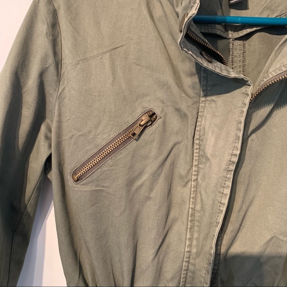 Army green jacket light material. - Picture 2 of 5